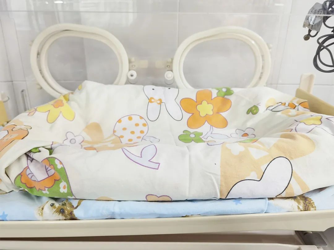 "鸟巢式"护理天元区人民医院儿科早产儿提前离开妈妈的子宫都会产生不